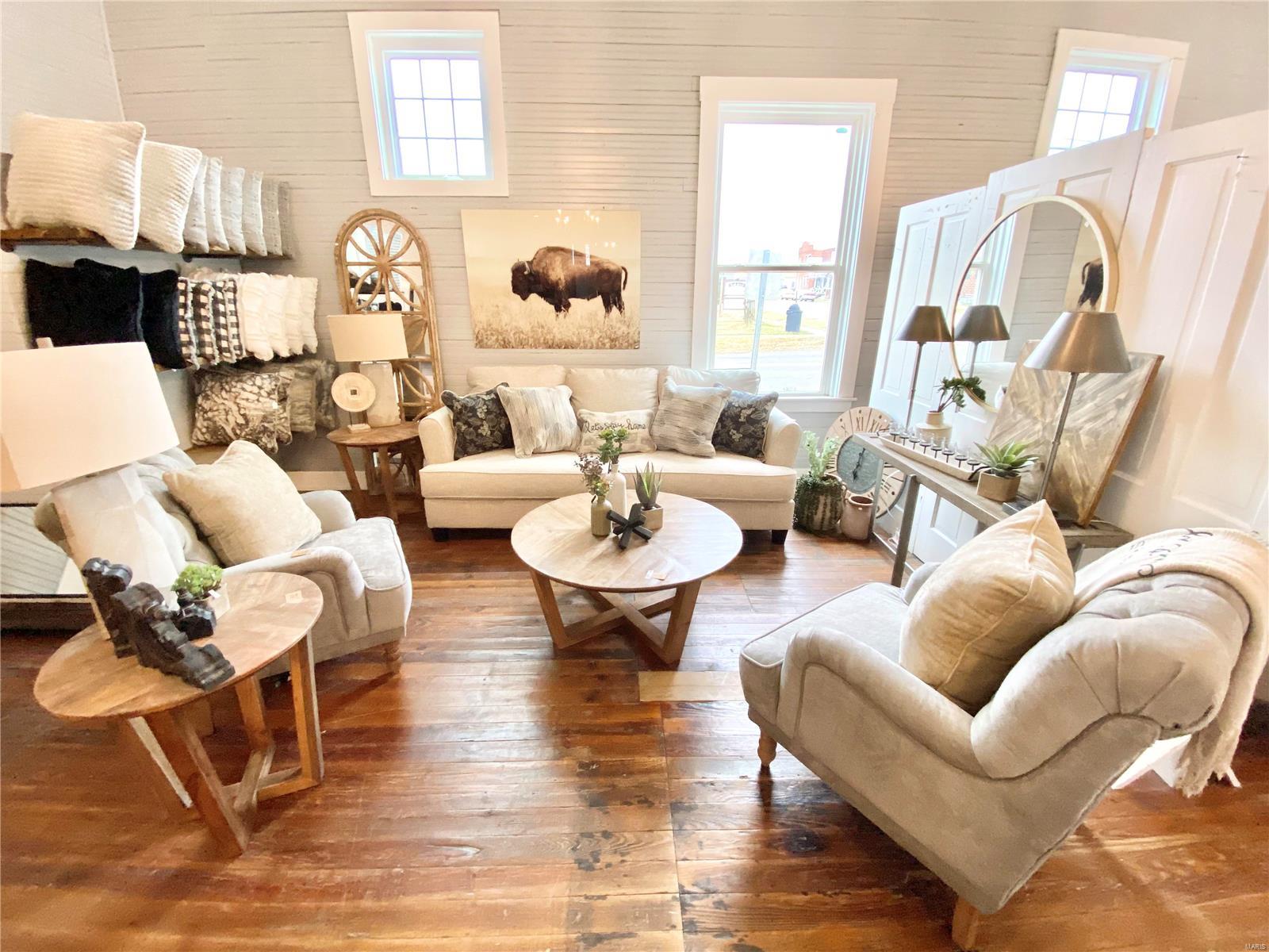 Town/Rosebud - Commercial Sale