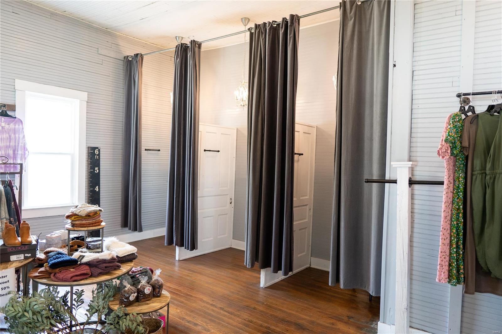 Town/Rosebud - Commercial Sale