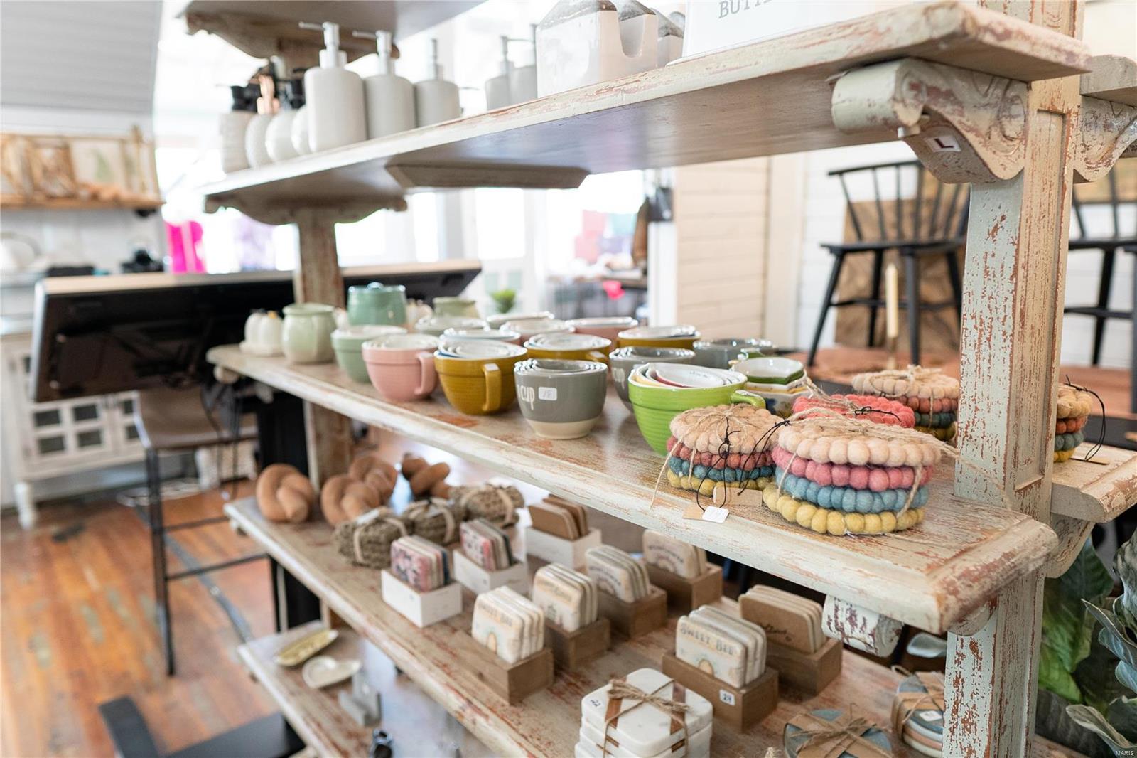 Town/Rosebud - Commercial Sale