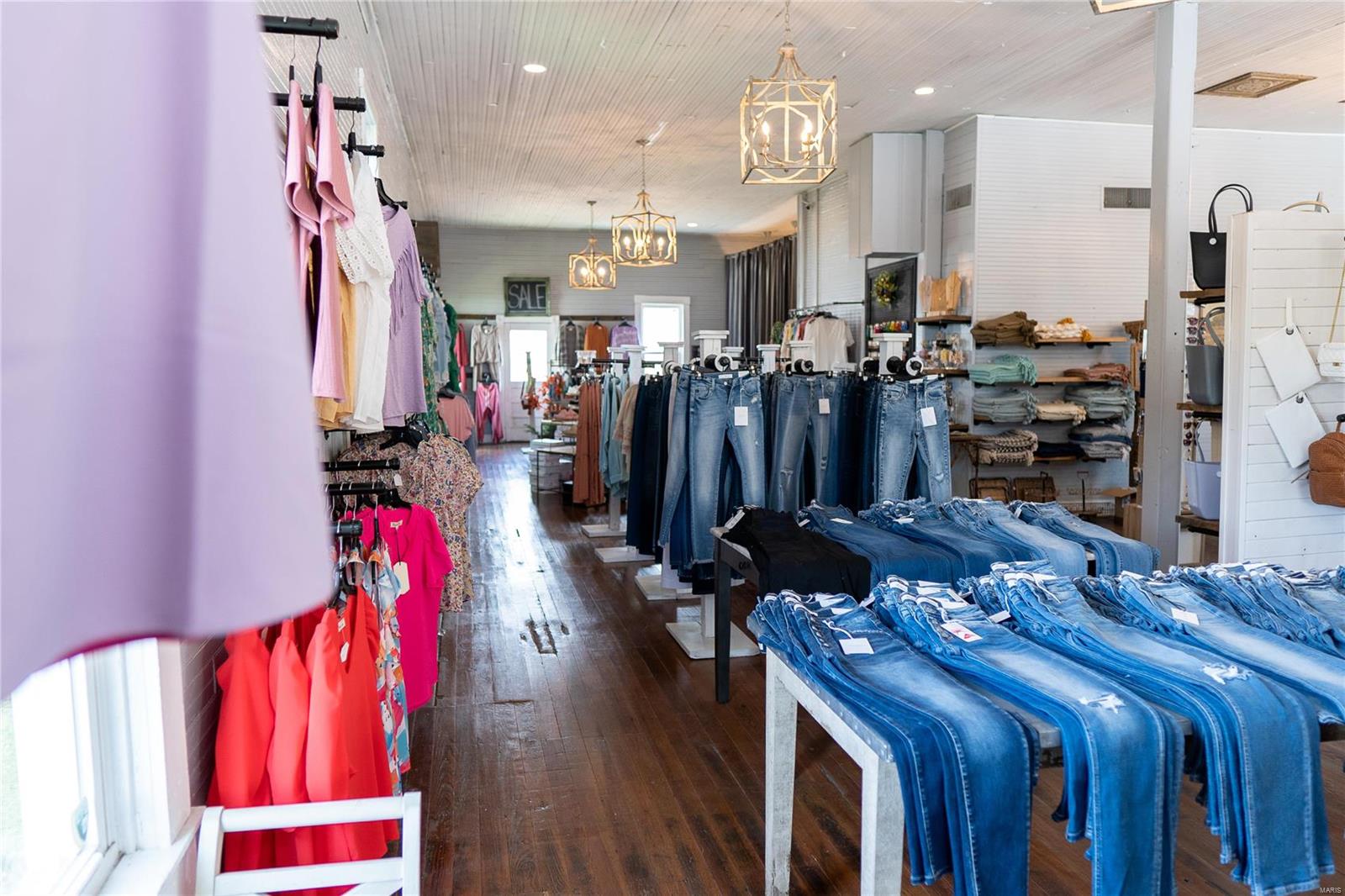 Town/Rosebud - Commercial Sale