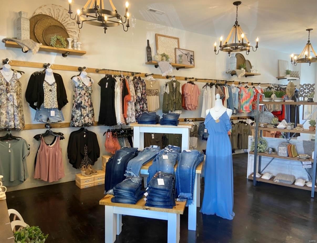 Town/Rosebud - Commercial Sale