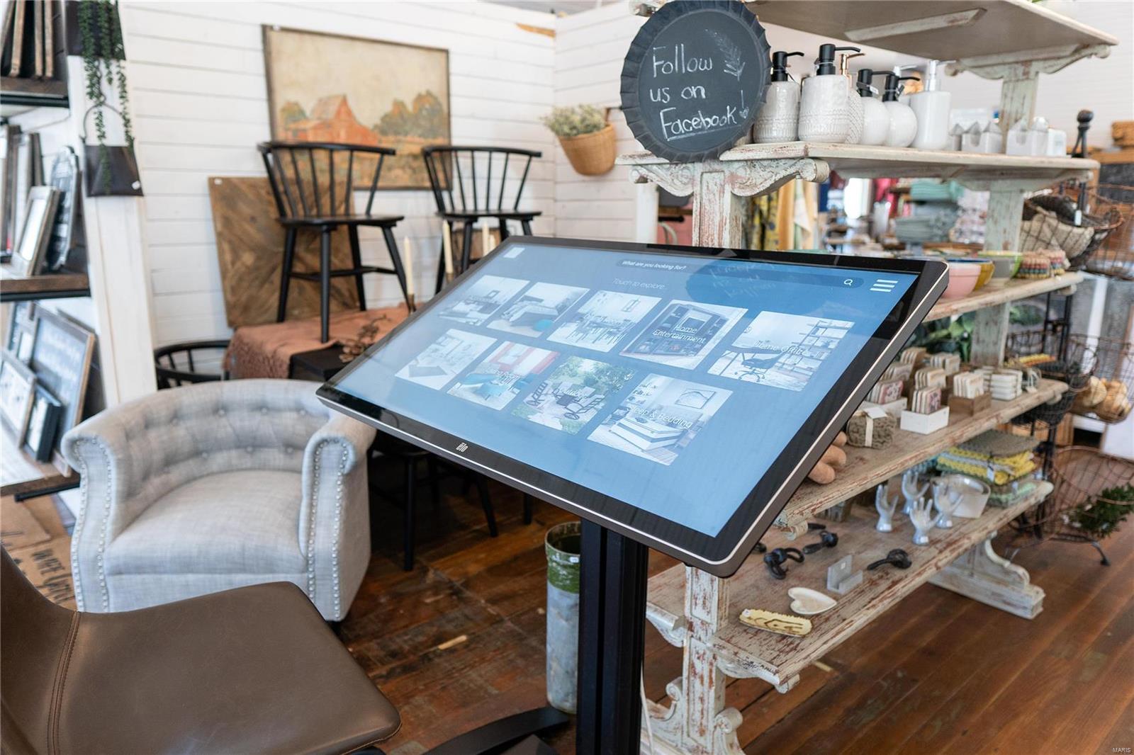 Town/Rosebud - Commercial Sale