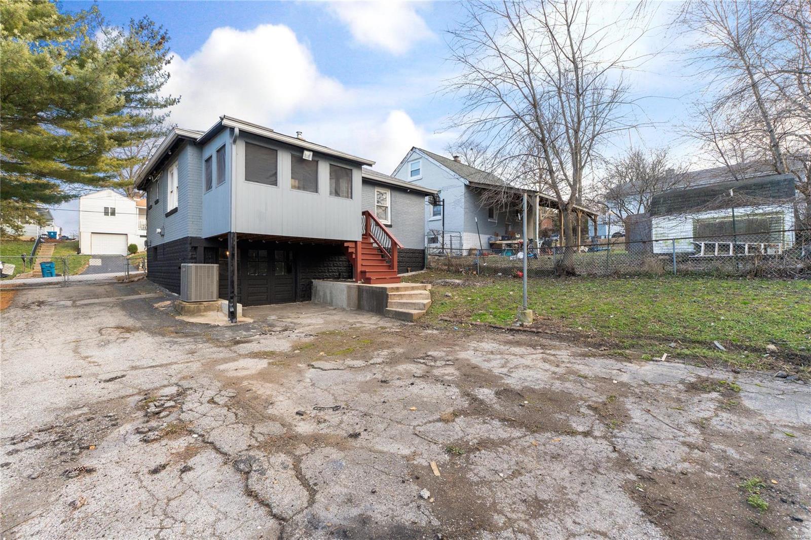 St Louis, Missouri 63125, United States, 2 Bedrooms Bedrooms, ,1 BathroomBathrooms,Residential,Pending,22400