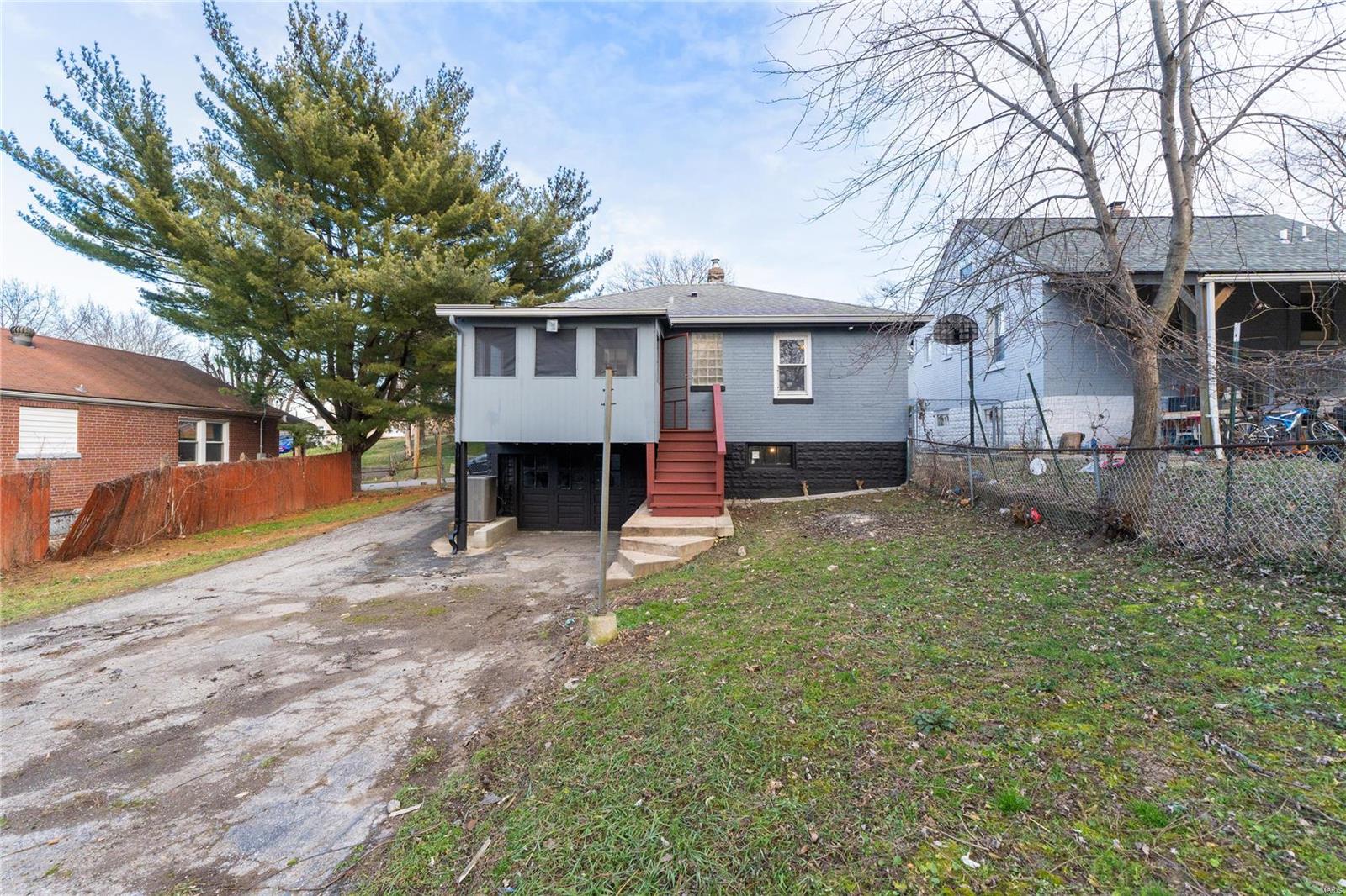 St Louis, Missouri 63125, United States, 2 Bedrooms Bedrooms, ,1 BathroomBathrooms,Residential,Pending,22400