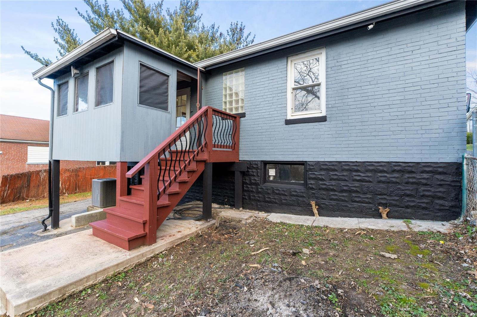 St Louis, Missouri 63125, United States, 2 Bedrooms Bedrooms, ,1 BathroomBathrooms,Residential,Pending,22400