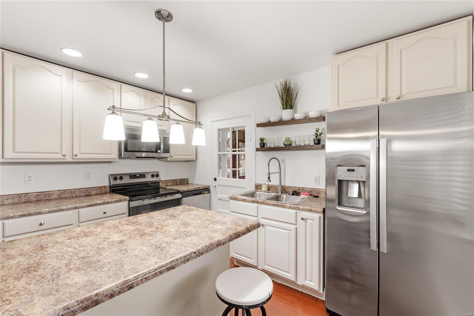 St Louis, Missouri 63125, United States, 2 Bedrooms Bedrooms, ,1 BathroomBathrooms,Residential,Pending,22400