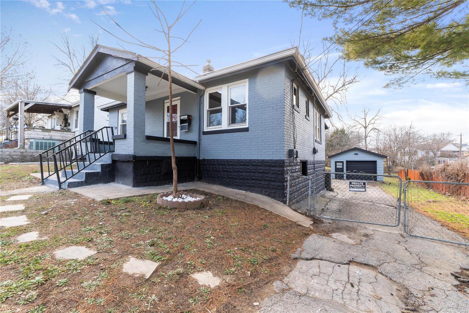 St Louis, Missouri 63125, United States, 2 Bedrooms Bedrooms, ,1 BathroomBathrooms,Residential,Pending,22400