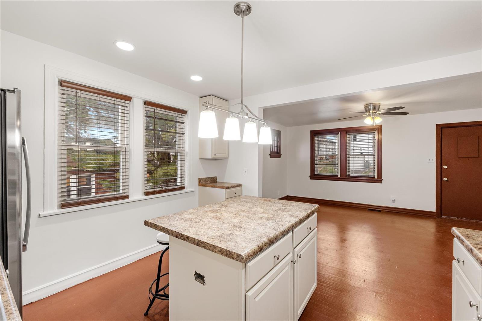 St Louis, Missouri 63125, United States, 2 Bedrooms Bedrooms, ,1 BathroomBathrooms,Residential,Pending,22400