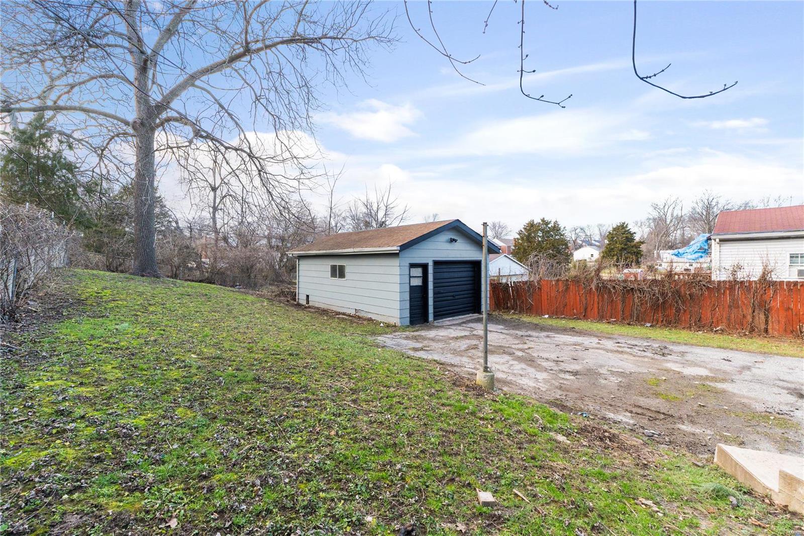 St Louis, Missouri 63125, United States, 2 Bedrooms Bedrooms, ,1 BathroomBathrooms,Residential,Pending,22400