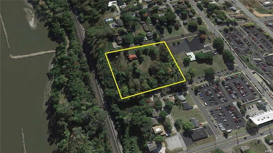 For Comp Purposes Only. Home is a tear down. One of the last lots left in Washington with GREAT River views! Townhomes coming soon! Sale includes 15 & 17 Washington Ave. totaling 3.2 acres.