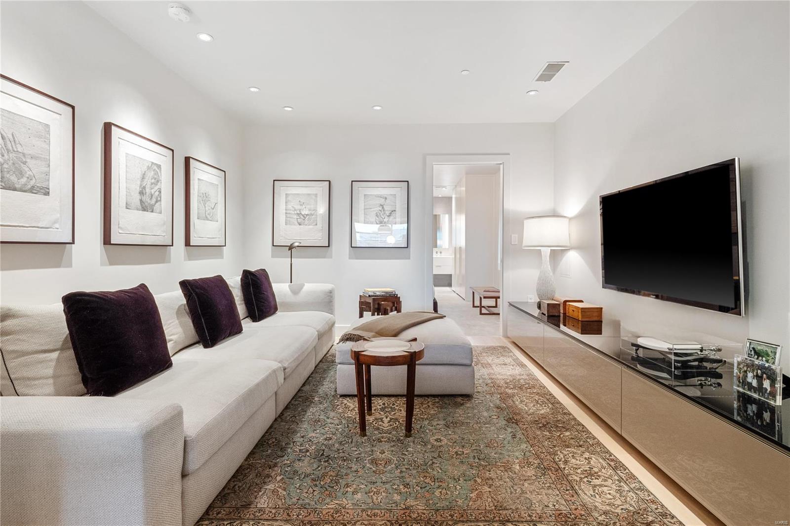 4545 Lindell Condo - Residential