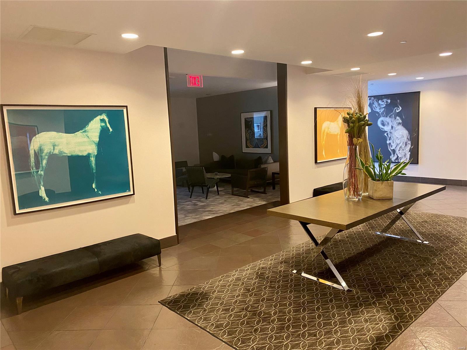 4545 Lindell Condo - Residential