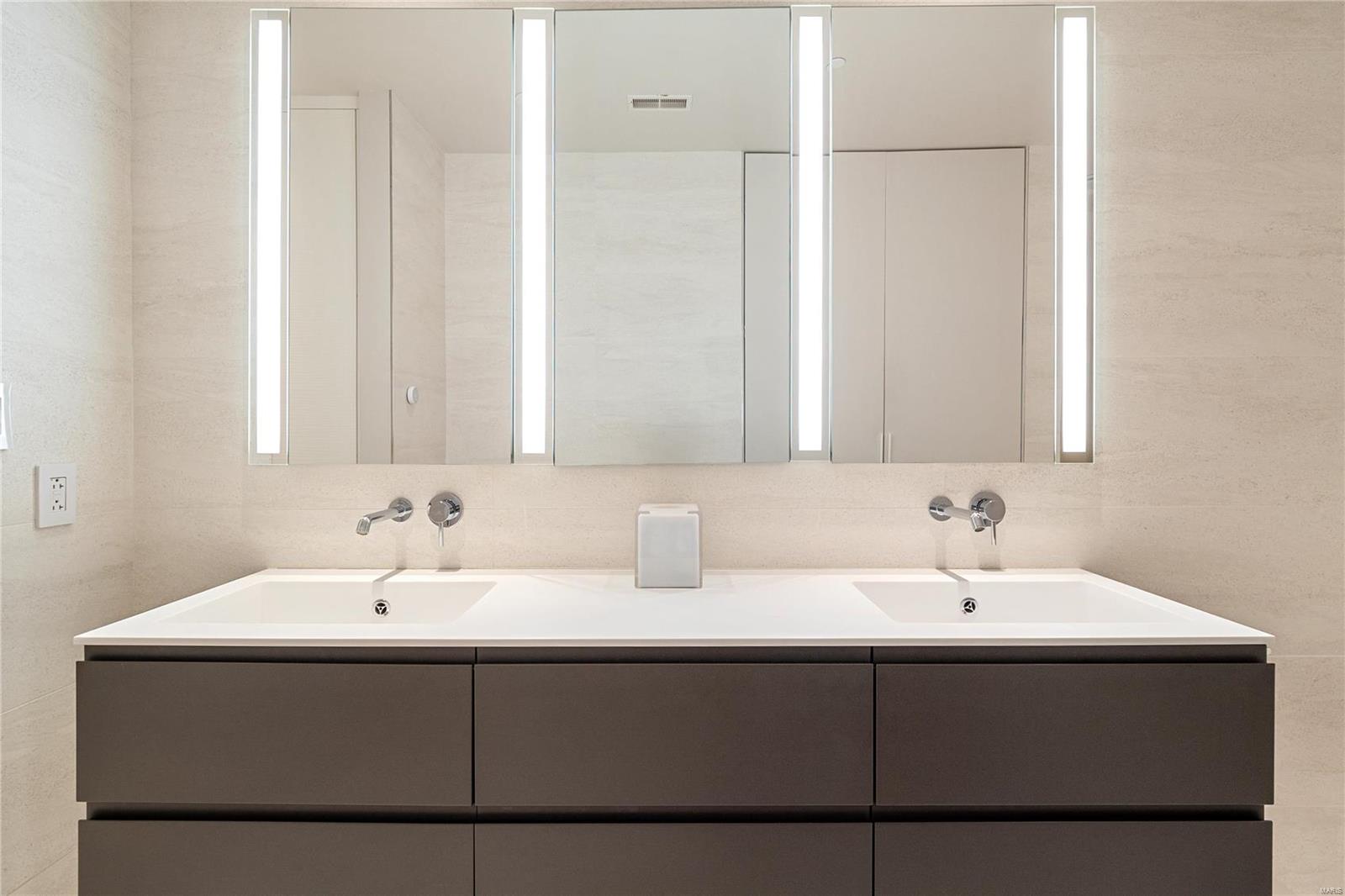 4545 Lindell Condo - Residential