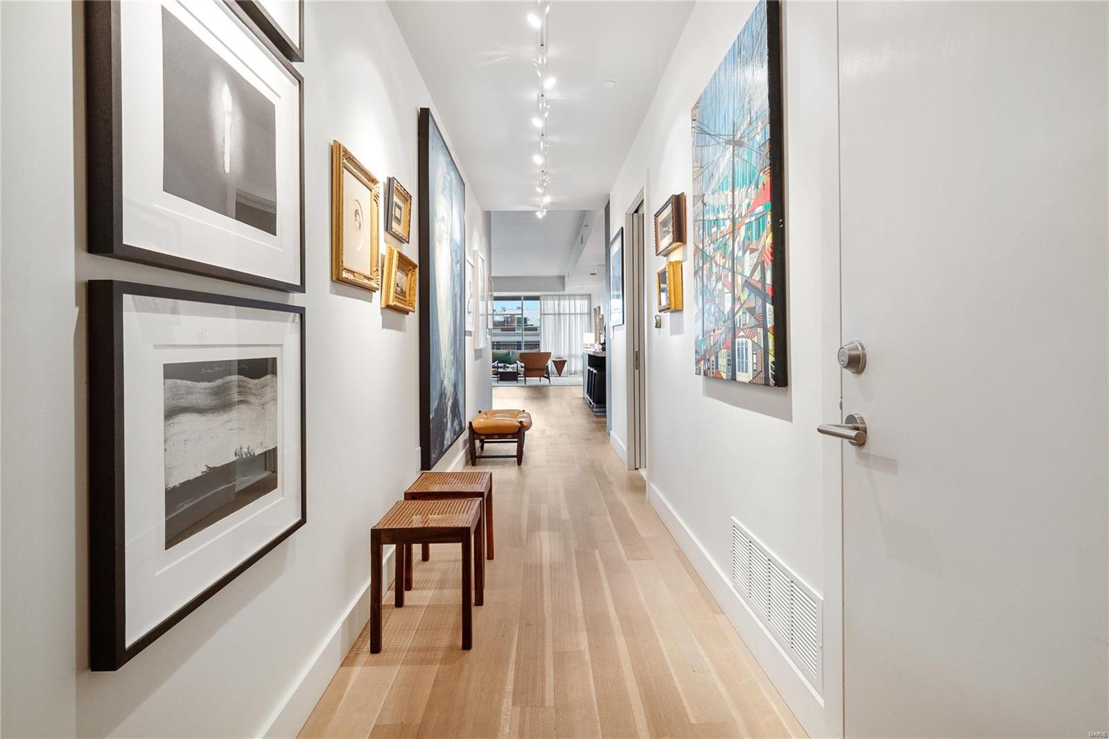 4545 Lindell Condo - Residential