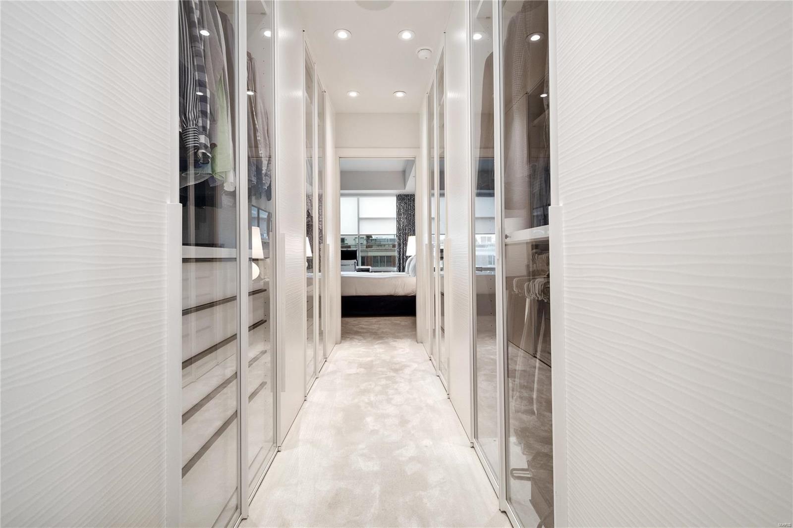 4545 Lindell Condo - Residential