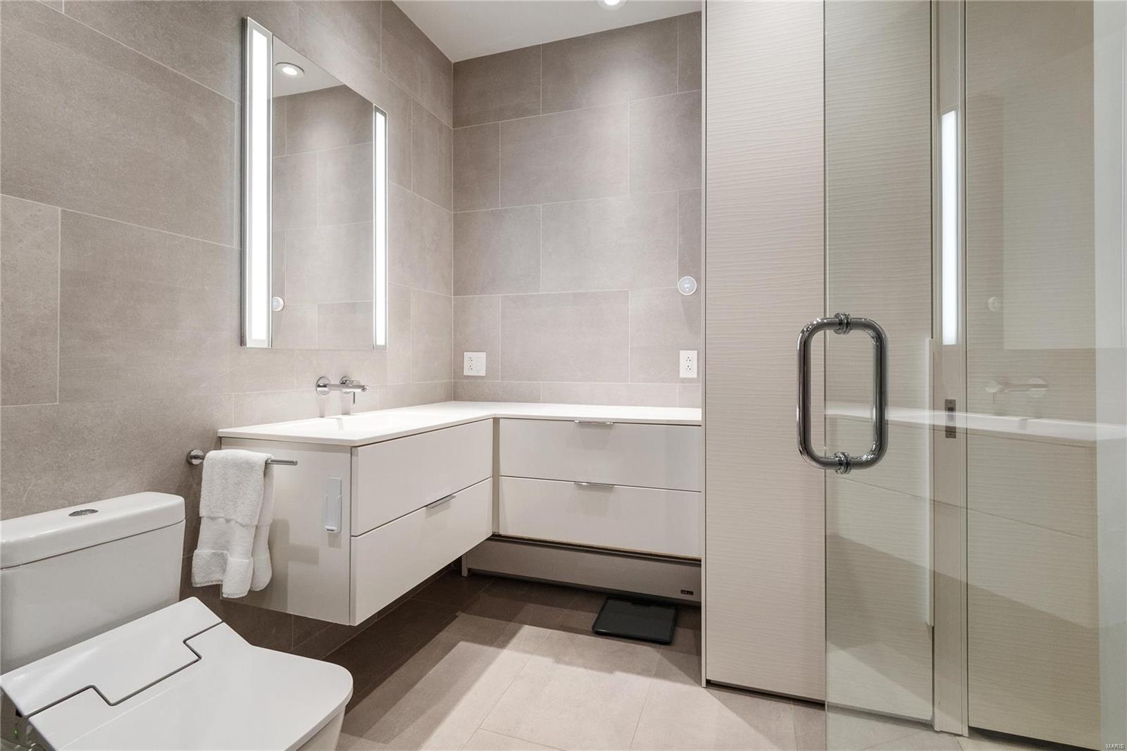 4545 Lindell Condo - Residential