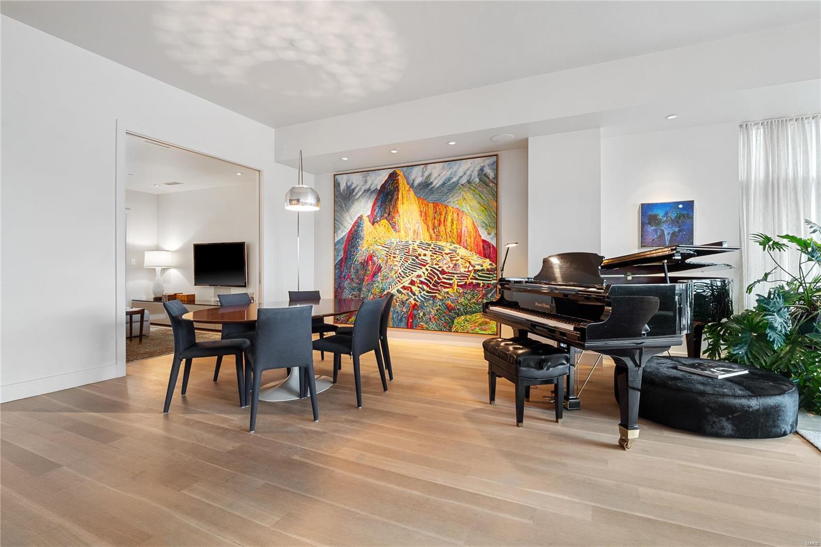 4545 Lindell Condo - Residential