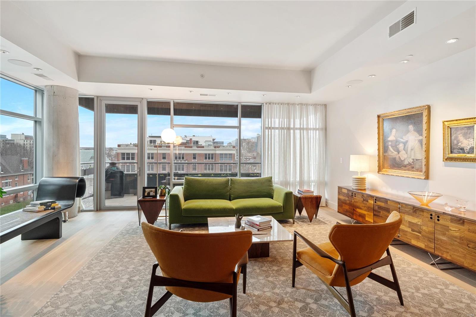 4545 Lindell Condo - Residential