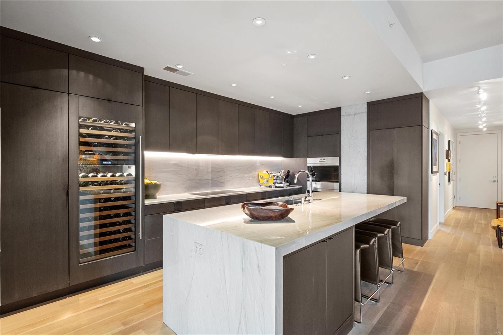 4545 Lindell Condo - Residential