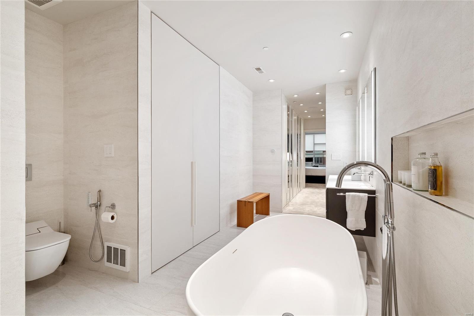 4545 Lindell Condo - Residential