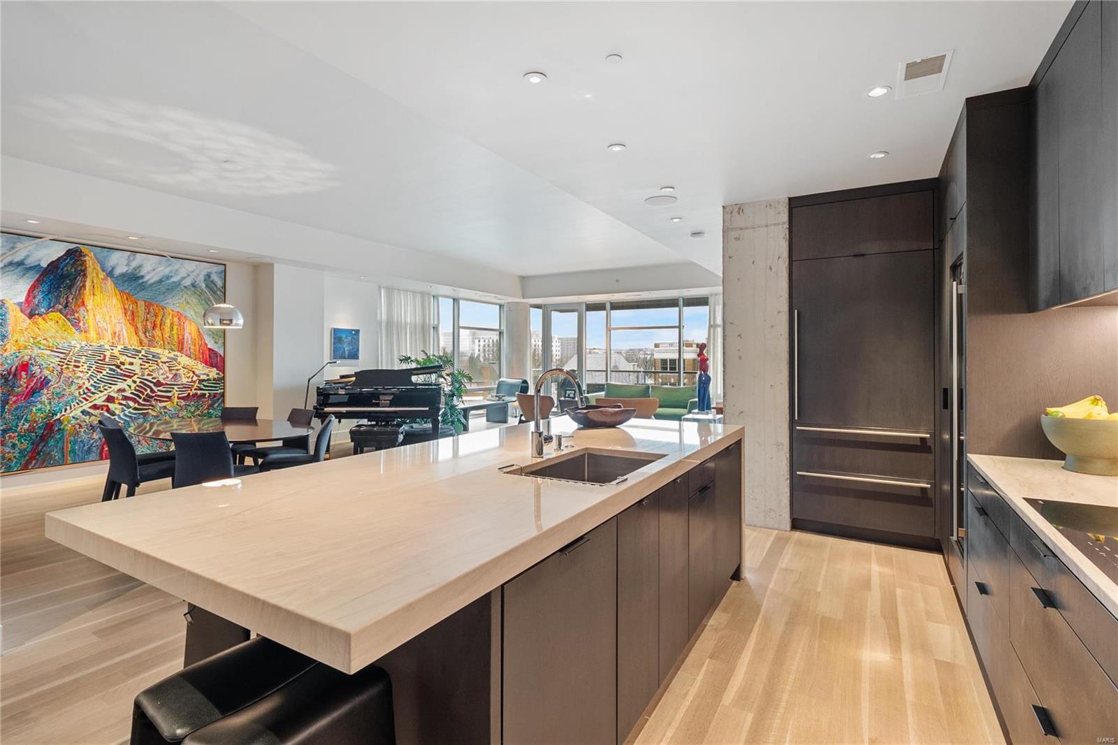 4545 Lindell Condo - Residential