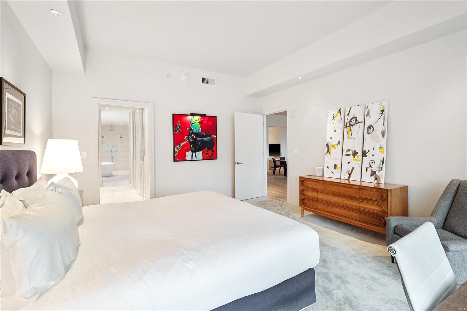 4545 Lindell Condo - Residential