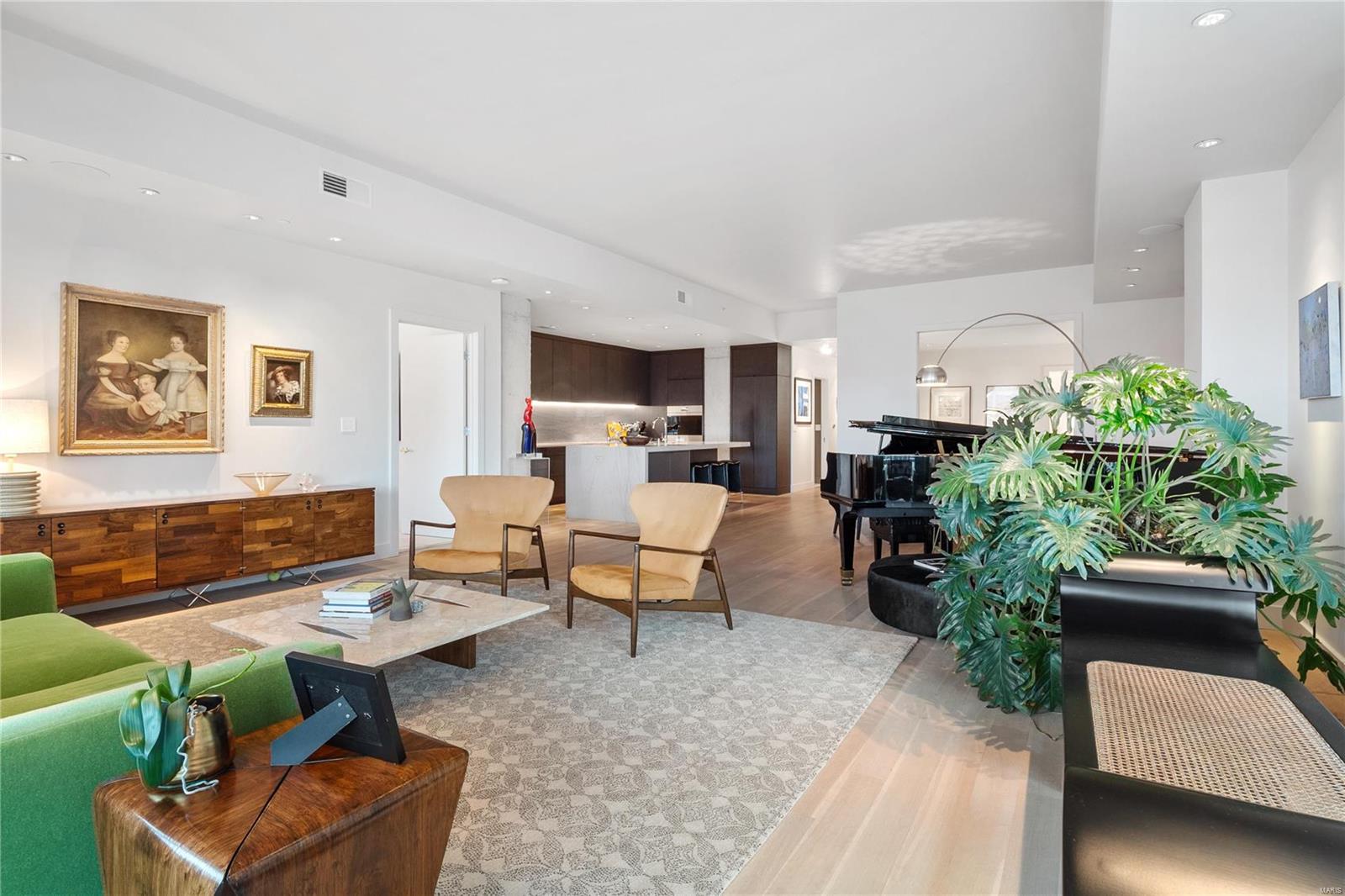 4545 Lindell Condo - Residential