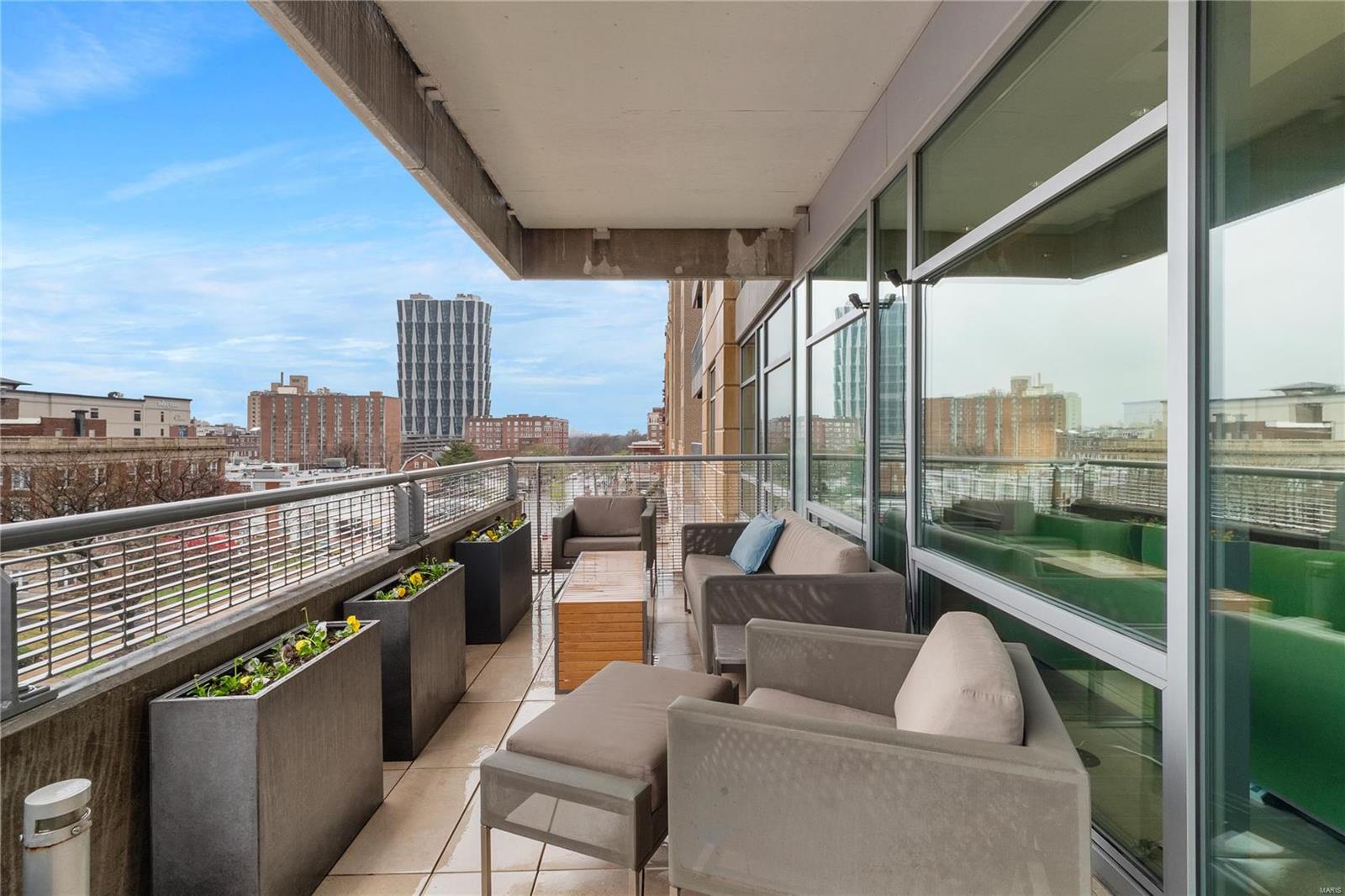 4545 Lindell Condo - Residential