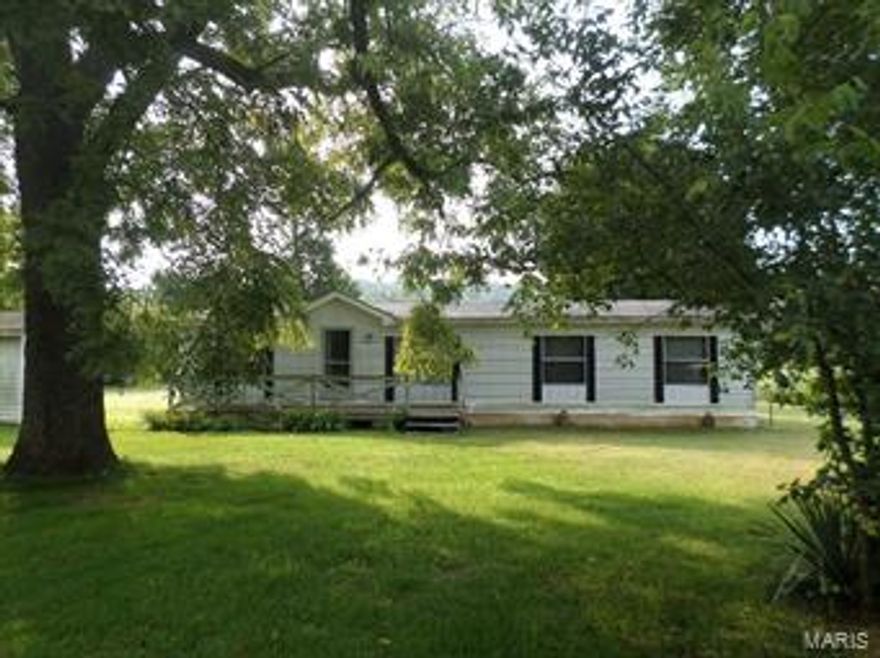 very nice, working cattle farm, with about 40 acres in pastures, (2) ponds, with one being spring fed, property is completely fenced and cross fenced, and joins Conservation land, mostly level pastures, with sloping wooded land. The home is a 1986 double wide home 26'x56', w/ 3 bdrms, 2 baths, all electric /F/A furnace, C/A, with covered back porch, deck on front, has large metal barn in back 32'x40' with workshop and chicken house..close to Johnson Shut'Ins State Park and conservation land..Nice setting and location...