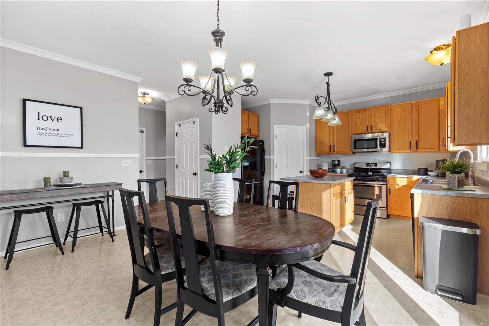 St Peters, Missouri 63376, United States, 4 Bedrooms Bedrooms, ,3 BathroomsBathrooms,Residential,Pending,28440