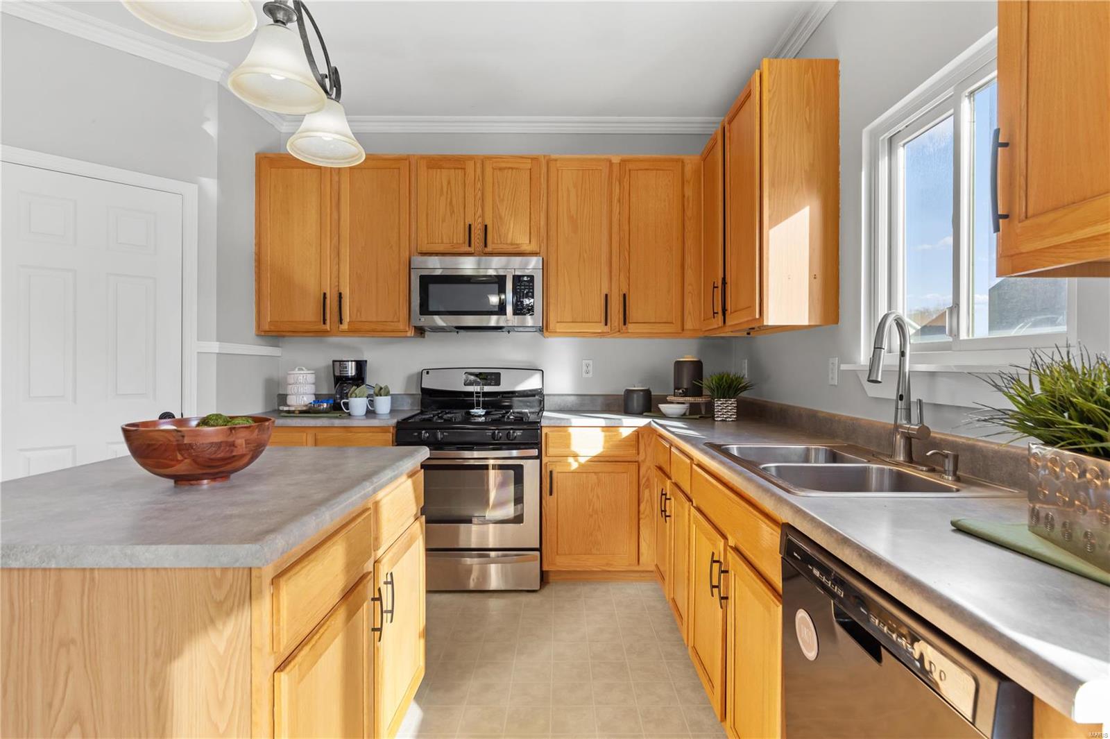 St Peters, Missouri 63376, United States, 4 Bedrooms Bedrooms, ,3 BathroomsBathrooms,Residential,Pending,28440