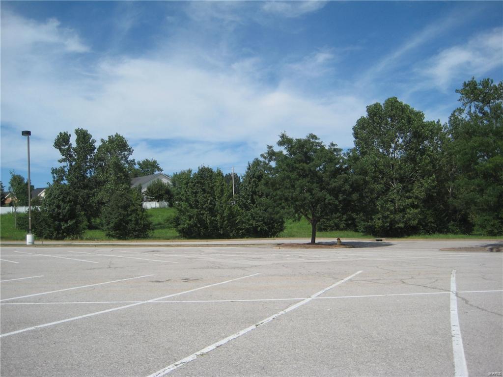 BUTLER HILL ( SCHNUCKS ) CENTER - Land