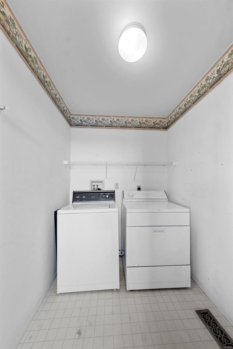 St Louis, Missouri 63123, United States, 3 Bedrooms Bedrooms, ,3 BathroomsBathrooms,Residential,Active,77922