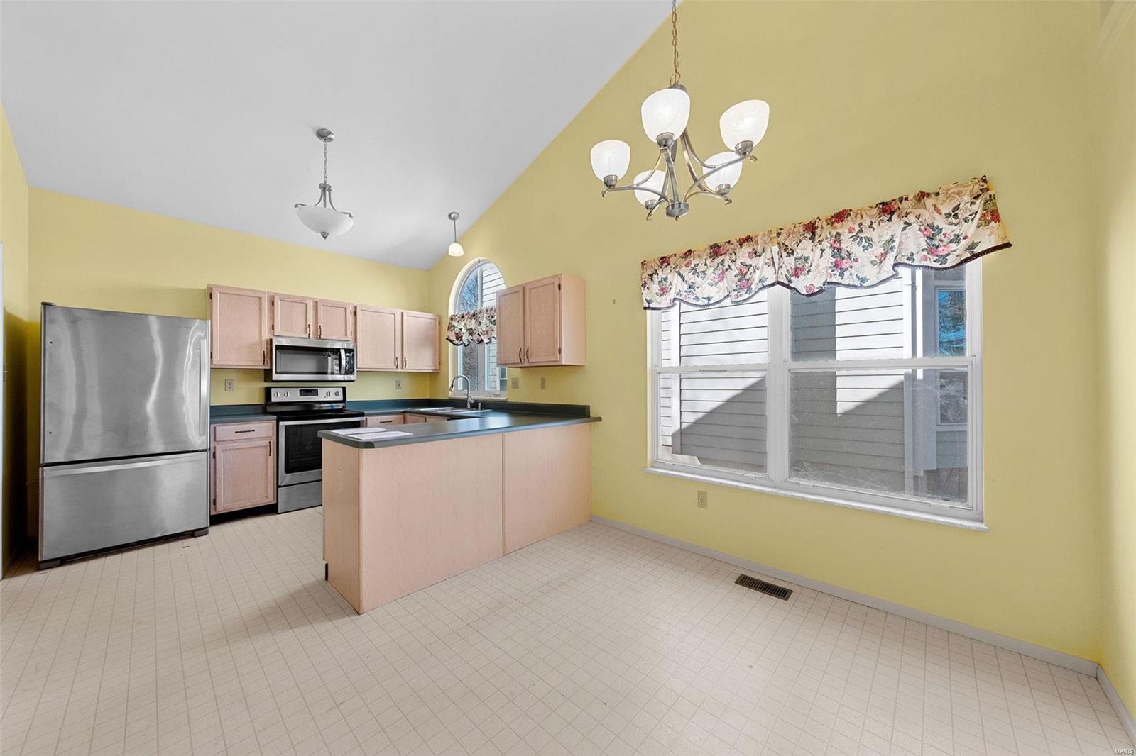 St Louis, Missouri 63123, United States, 3 Bedrooms Bedrooms, ,3 BathroomsBathrooms,Residential,Active,77922