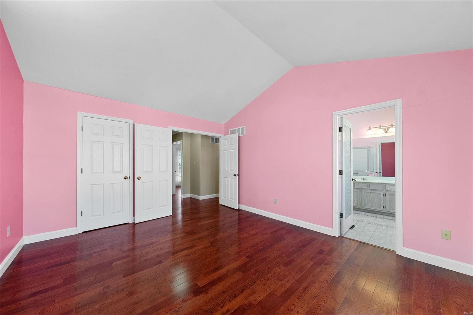 St Louis, Missouri 63123, United States, 3 Bedrooms Bedrooms, ,3 BathroomsBathrooms,Residential,Active,77922