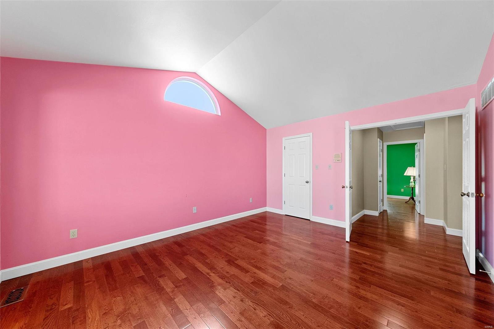 St Louis, Missouri 63123, United States, 3 Bedrooms Bedrooms, ,3 BathroomsBathrooms,Residential,Active,77922