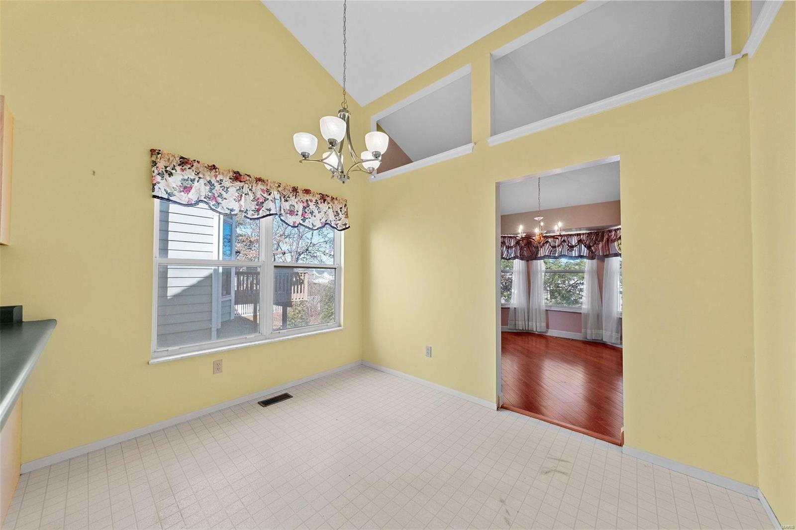 St Louis, Missouri 63123, United States, 3 Bedrooms Bedrooms, ,3 BathroomsBathrooms,Residential,Active,77922