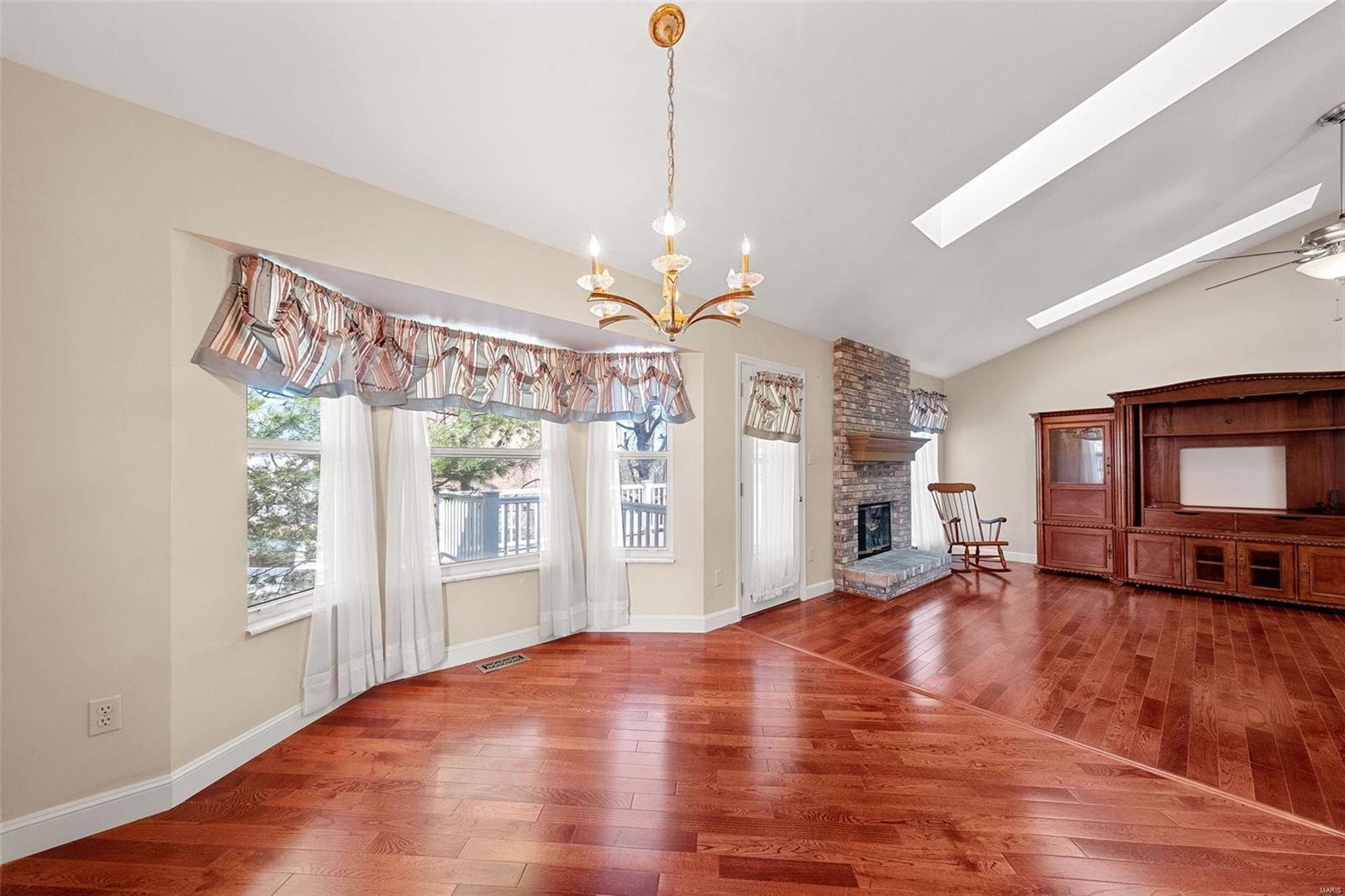 St Louis, Missouri 63123, United States, 3 Bedrooms Bedrooms, ,3 BathroomsBathrooms,Residential,Active,77922