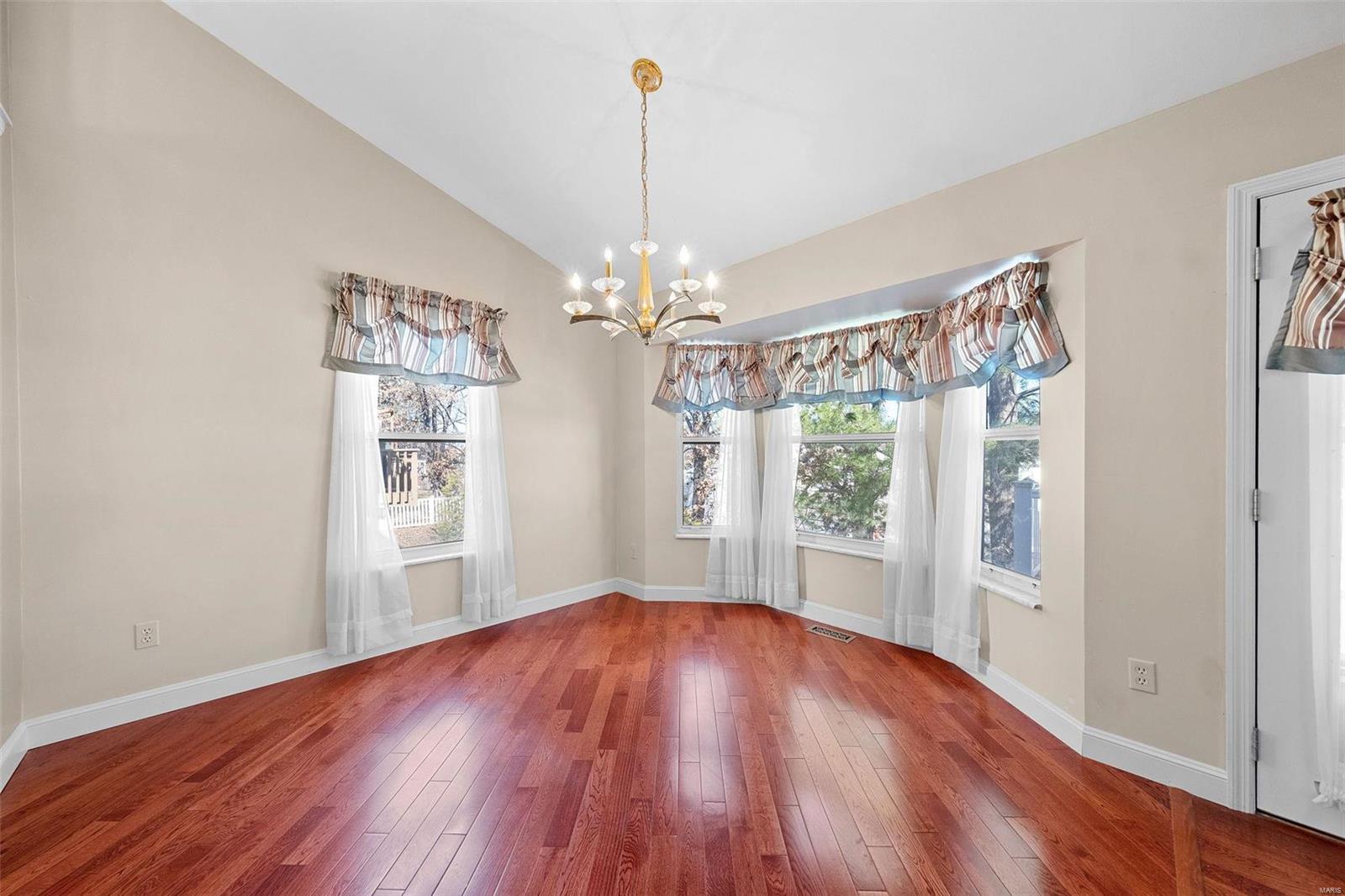 St Louis, Missouri 63123, United States, 3 Bedrooms Bedrooms, ,3 BathroomsBathrooms,Residential,Active,77922