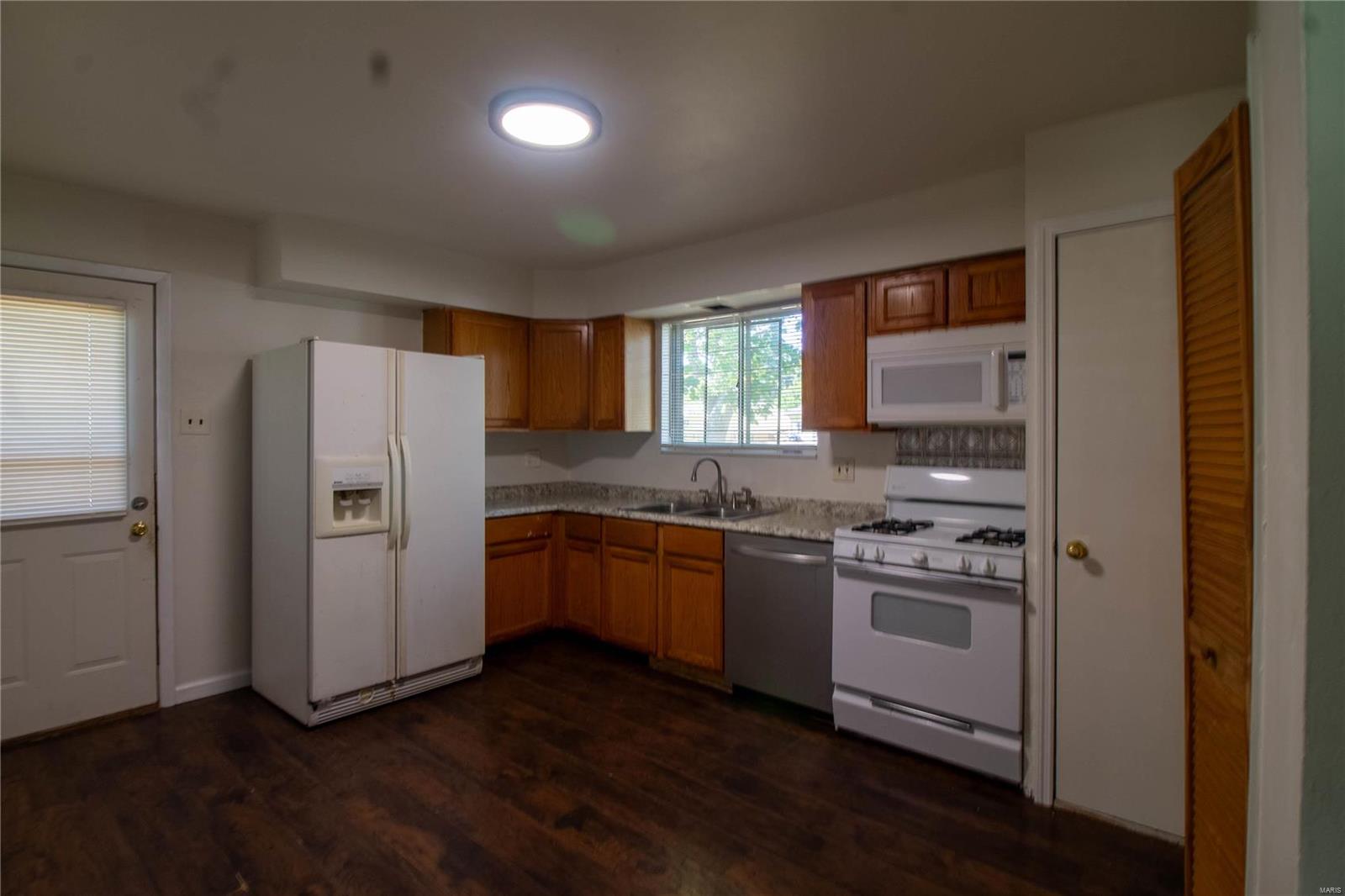 Florissant, Missouri 63031, United States, 2 Bedrooms Bedrooms, ,1 BathroomBathrooms,Residential,Pending,40984