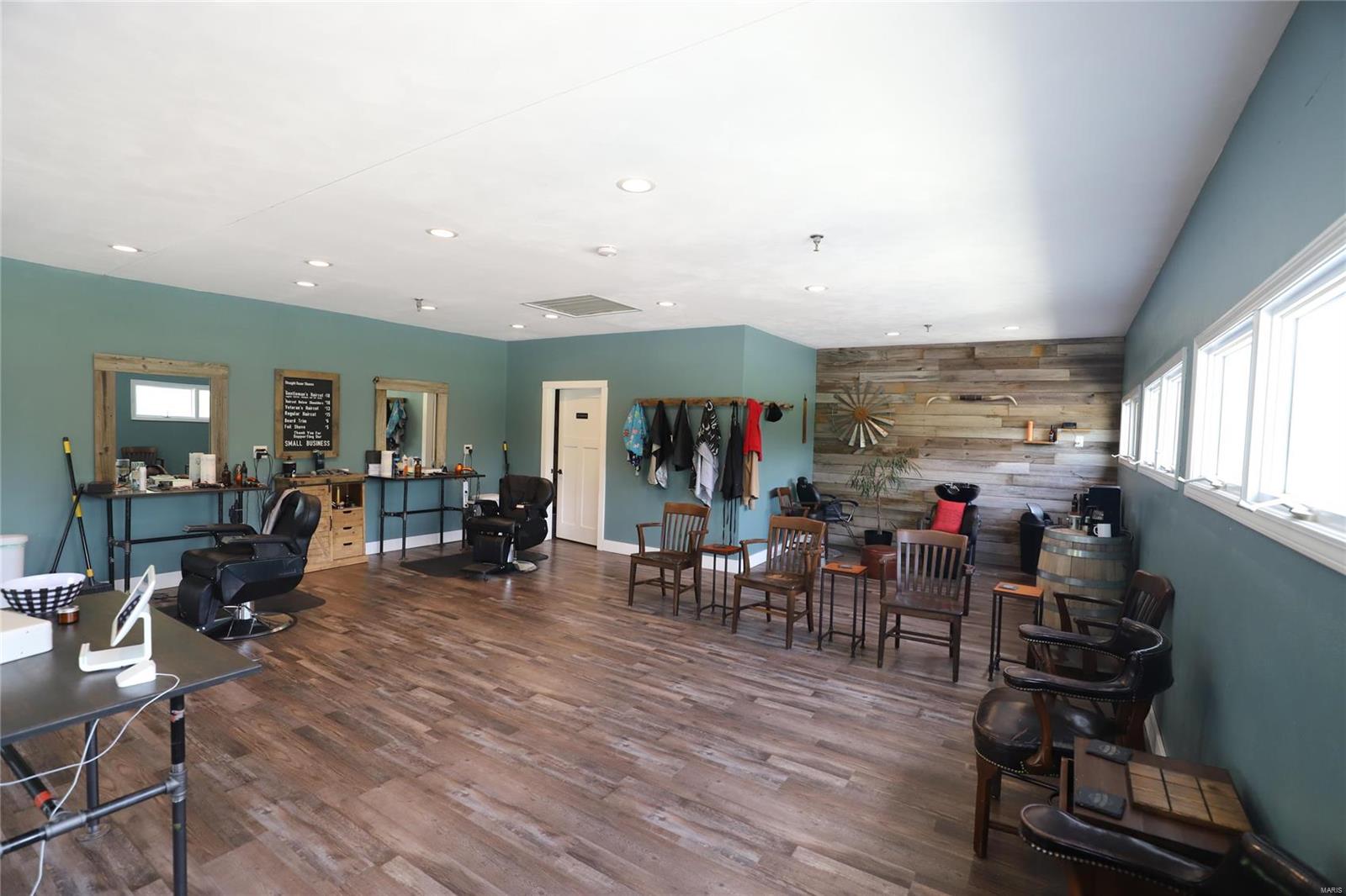 n/a - Commercial Sale