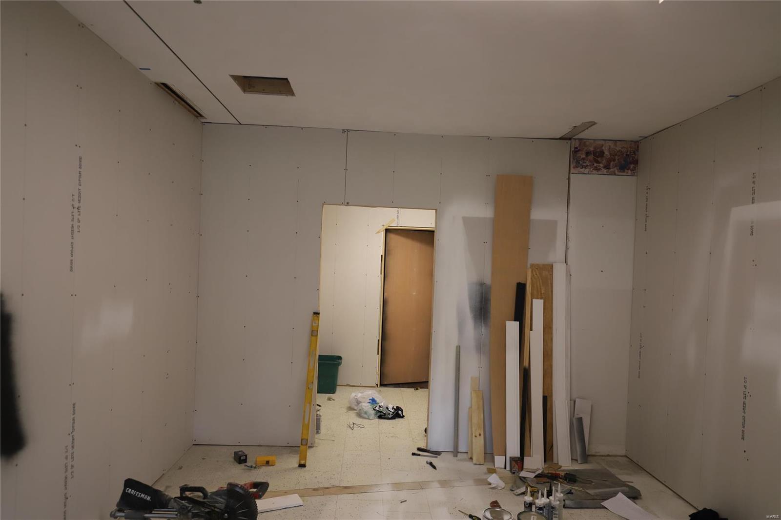 n/a - Commercial Sale