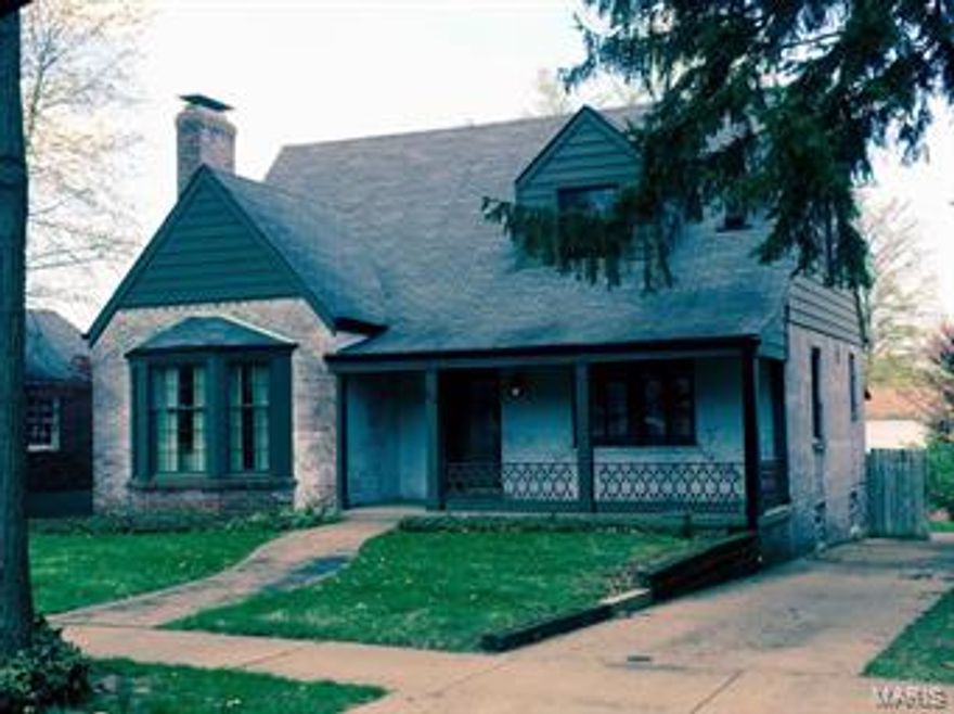 HOME IS OCCUPIED DO NOT DISTURB OR WALK PROPERTY PLEASE. NEED NOTICE TO SHOW. 1 year lease available starting early September 2015. Very cute 3 bedroom 2 bath 1.5 story in Clayton Gardens. 2 bedrooms/1bath up and 1 bed/1bath on main floor. Eat in Kitchen. Living Room. Dining Room. Home is in nice condition. Unfinished basement. One car garage. Cute 12x12 Screened porch. Fenced rear yard. Walk to Clayton or U City.  Pets OK with deposit.