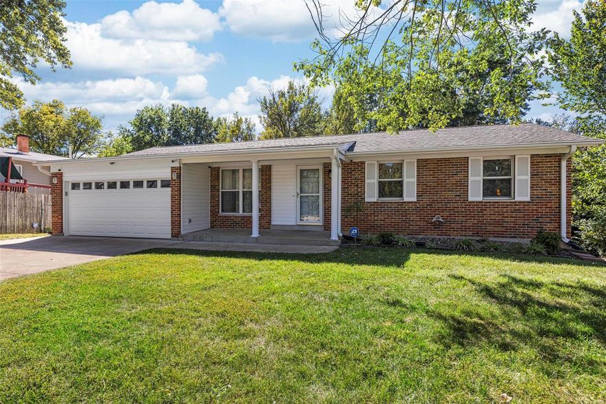 Anyone looking in the Rockwood Summit area of Fenton for a move-in ready ranch can stop looking. This beautifully updated home has an open floor plan with updates ready for your to call home. The open layout lets the light pour in over the engineered hardwood in this welcoming ranch. The updated white kitchen with granite countertops acts as a great hub for the home between the large dining room and breakfast room leading out to the two layer deck. The main floor offers a master suite and 2 secondary bedroom with ample space. Lower level provides a large rec room area with an additional large sleeping area/craft room and bonus room plus a walkout that leads to a patio and large flat, fenced yard. All appliances stay in the home, so you won't have to worry about that major purchase, just move right in. Sought after school district, combined with easy access to shopping, dining and outdoor recreation make this a home that you'll want to be sure not to miss.