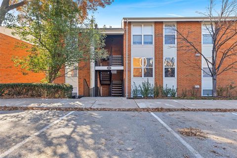1984 Greenglen Drive 202 Kirkwood MO 63122