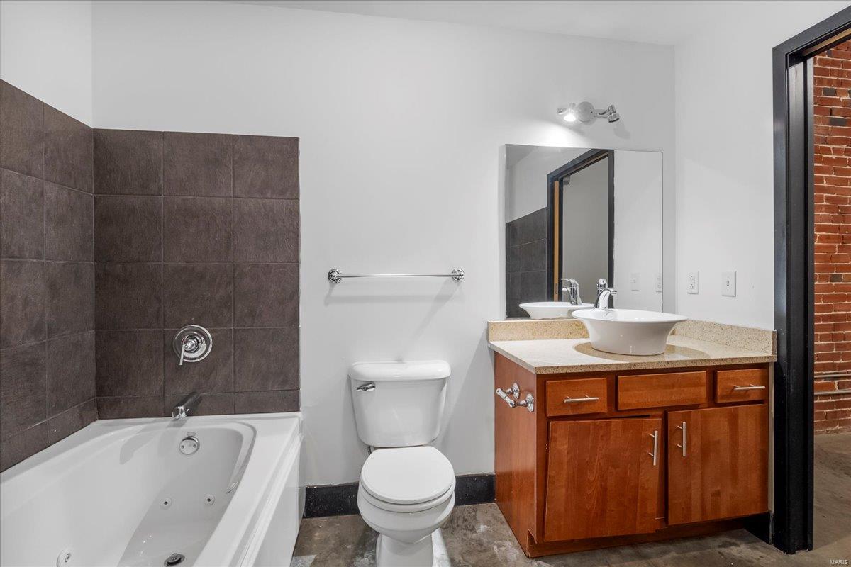 St Louis, Missouri 63101, United States, 2 Bedrooms Bedrooms, ,1 BathroomBathrooms,Residential,Active,109686