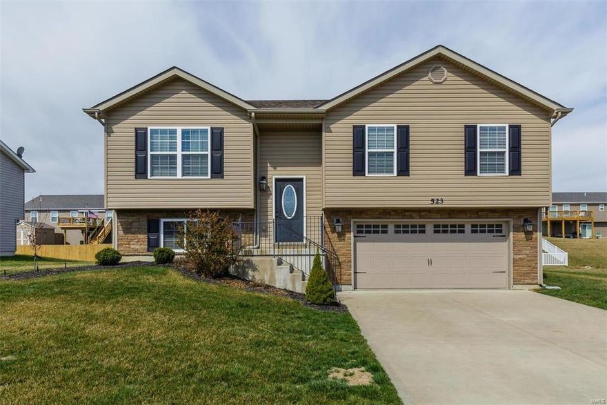 Beautiful, like new split foyer shows like a display and won't last!  100% USDA financing available! Spacious, open floor plan w/vaulted ceiling in Great Room, Kitchen & Breakfast area! Upgraded light fixtures. rubbed bronze hardware, custom paint & crown molding throughout! Large Great Rm w/ceiling fan. Beautiful kitchen w/dark cabinets w/gorgeous tile backsplash, center island w/breakfast bar, stainless appl incl smooth top stove & microwave & pantry. Very Spacious Breakfast area! Large master suite w/fan, WIC & lg bathroom w/adult height vanity, custom top & full size shower w/seat!  2 addl bdrm w/fans & full bath on main living area! Lower level offers gorgeous family rm w/awesome flooring, fan & lg wndw! Office/4th bdrm w/glass insert French Doors & half bath. Laundry is on main level w/bdrms! Oversize garage, fully finished & insulated w/separate rm for storage. Huge, level yard! Scheduled to be in boundaries of new Wabash Elementary. Buyer must confirm w/School District.