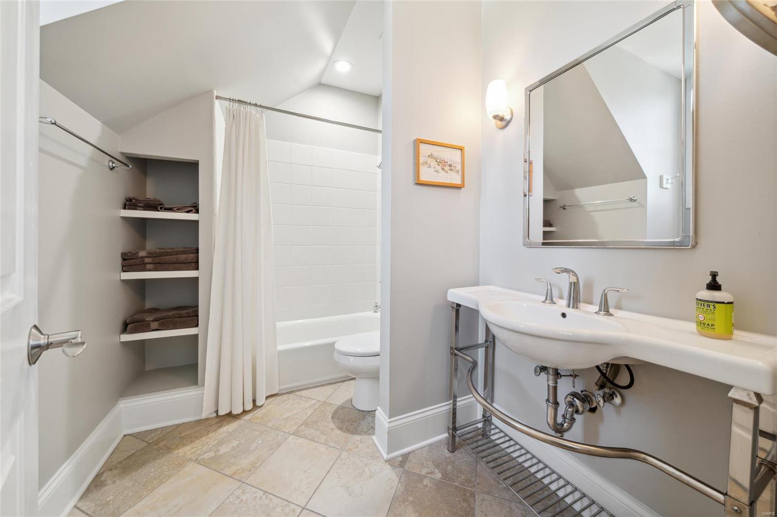 Maryland Plaza Condo - Residential