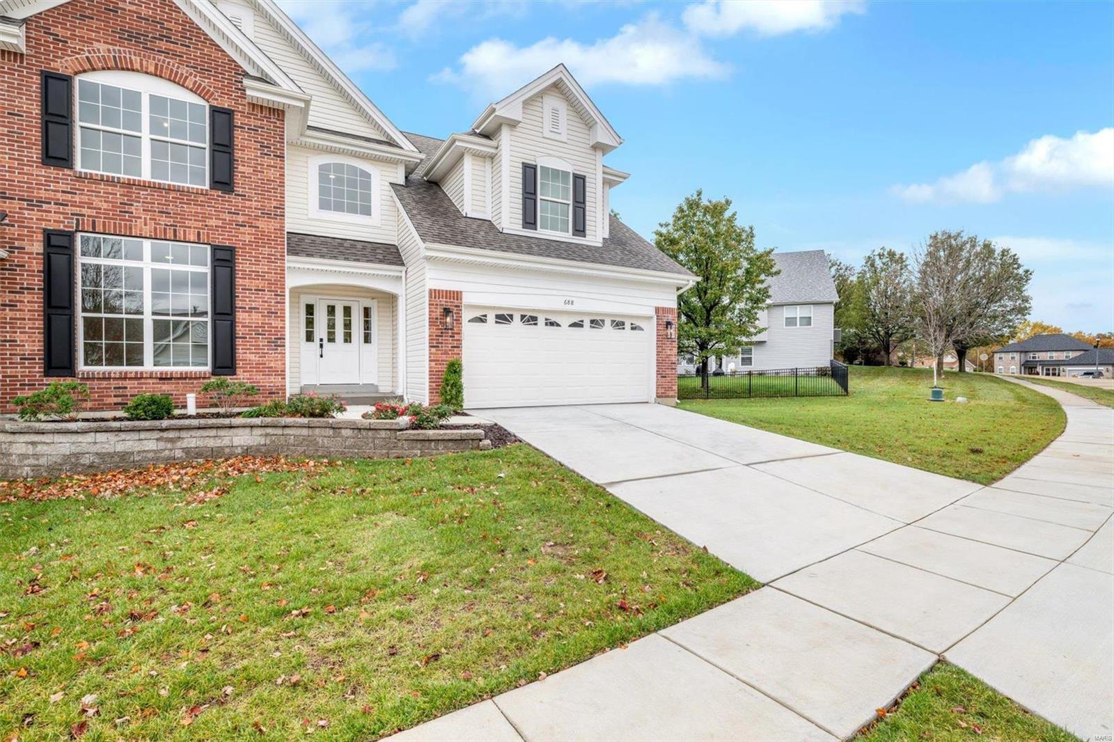 688 Bluffs View Court
