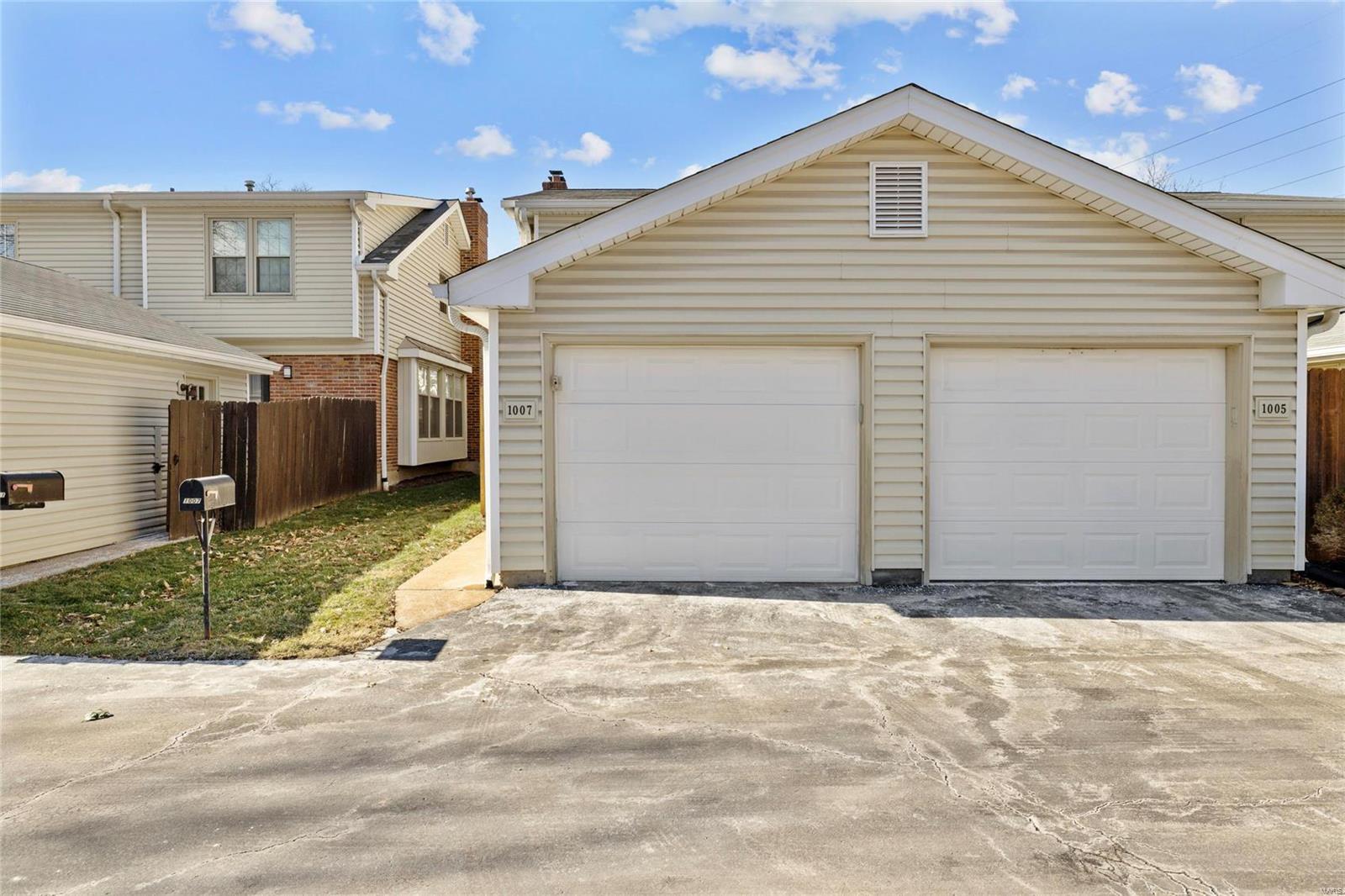 Brooksgate Manor - Residential